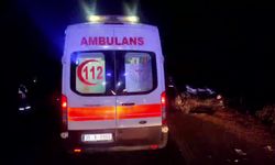 Kamyonet ile otomobilin çarpıştığı kazada 1 kişi öldü, 8 kişi yaralandı