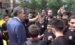 Milli Eğitim Bakanı Tekin'den, mektupla kendisini okullarına davet eden öğrencilere ziyaret