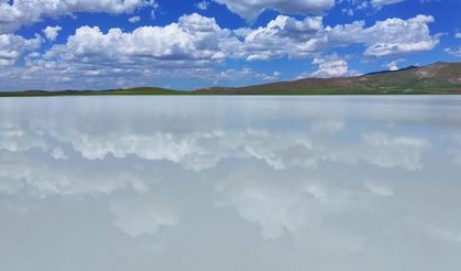 Kuruyan göl yağışlarla yeniden hayat buldu,Tuz Gölü'nü andıran görüntüsüyle doğaseverleri ağırlıyor