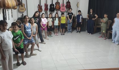 Hatay'da çocuklar tiyatro ile yeniden hayata tutunuyor