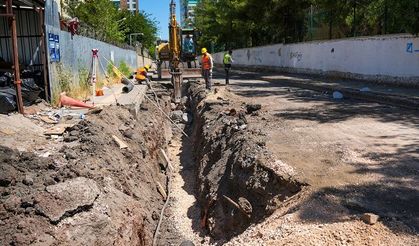Kayapınar’da iki okulun bulunduğu sokakta altyapıyı yenileniyor