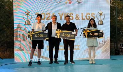 LGS ve YKS sınavlarında başarılı olan öğrenciler ödüllendirildi
