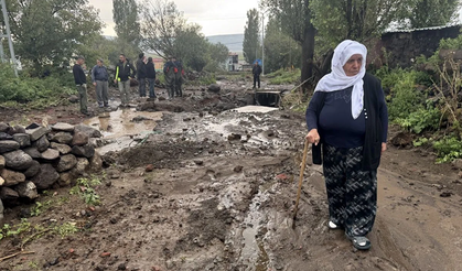 Sağanak ve dolu Ardahan’da bazı köy ve mahallelerde hasara neden oldu