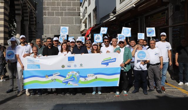 Eşbaşkanlar, Araçsız Kent Günü Yürüyüşü’ne katıldı
