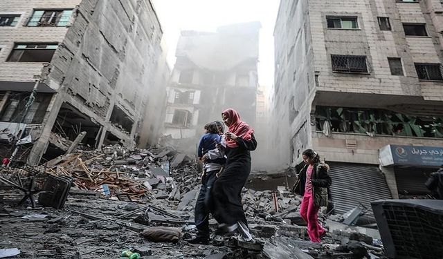 Ateşkesi ihlal eden İsrail, ramazan ayında da Gazze Şeridi'ni bombalamaya devam ediyor
