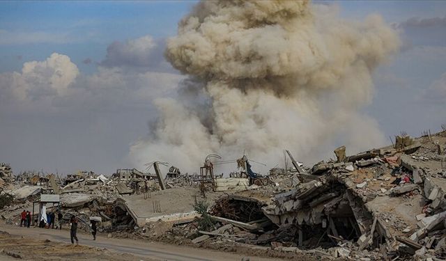 İsrail ordusu, Gazze’de Filistinlilere ait yapıları patlatıyor
