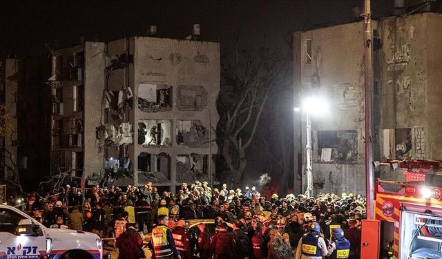 İran'ın İsrail'in Arad kentine düzenlediği füze saldırısında 10'u ağır 84 kişi yaralandı