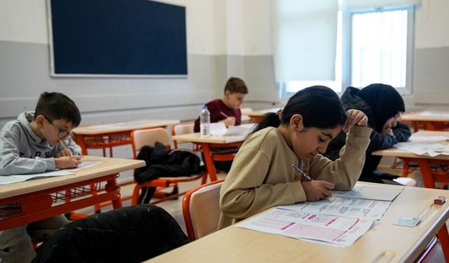 "Kitap Kurdu" yarışmasında 358 bin 485 öğrenci sınava girdi