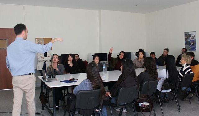 Dicle Üniversitesinde  “Diplomasi ve Ajans Muhabirliği” etkinliği