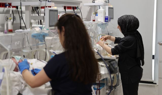 Mardin'de organları gelişmeden doğan bebek tedaviyle sağlığına kavuştu