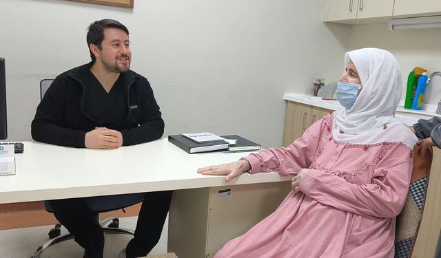 Bağırsaklarında kanser riski taşıyan kitle bulunan hasta ameliyatla sağlığına kavuştu
