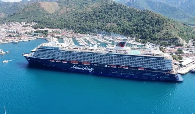 "Mein Schiff 5" kruvaziyeriyle Marmaris'e 2 bin 670 turist geldi