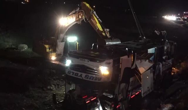 Otobüs şarampole devrildi; 4 kişi öldü, 15 kişi yaralandı