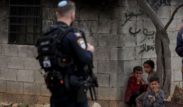 İşgalci İsrailliler Nablus'ta dini mekanlara baskın düzenledi