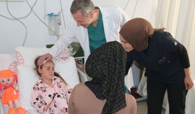 Diyarbakır'da 4,5 yaşındaki Dilara'nın kalbindeki delik, küçük kesi yöntemiyle kapatıldı