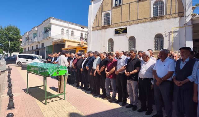 Girdiği çayda akıntıya kapılarak yaşamını yitiren gencin cenazesi toprağa verildi