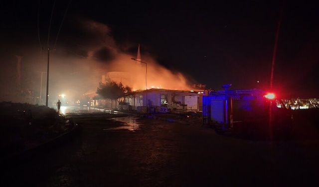 Adıyaman'da çıkan yangında 4 iş yeri hasar gördü