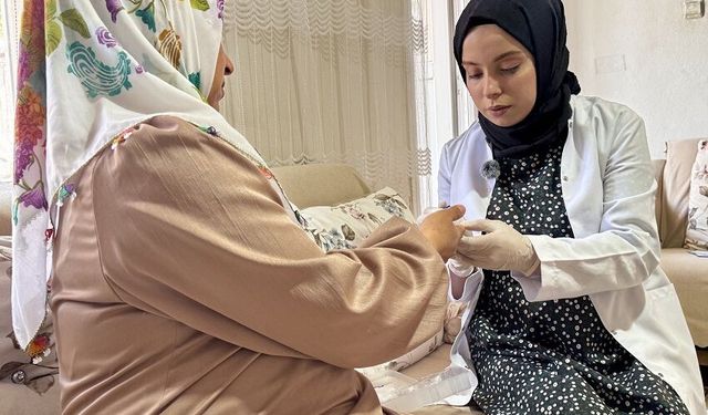 Karnındaki bebeğiyle sağlıklı doğum için anne adaylarını takip ediyor