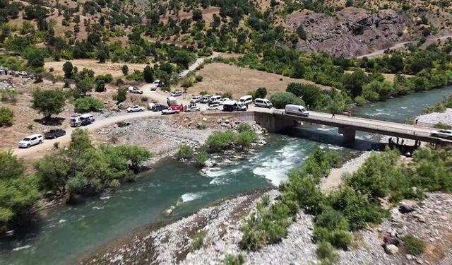 Bingöl'de çayda akıntıya kapılan kişiyi arama çalışmaları sürüyor