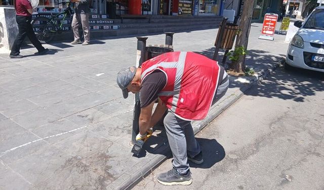 Tahrip Edilen Çöp Kovaları Yenileniyor Vatandaşlar Duyarlılık Çağrısı Yapıyor