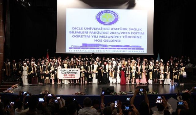 Dicle Üniversitesi’nde Bir İlk! Tarihe Geçen Mezuniyet Töreni