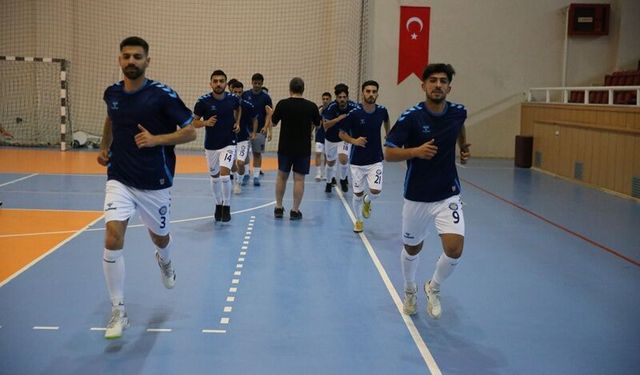 Dicle Üniversitesi Futsal Takımı şampiyonluk hedefiyle antrenman!