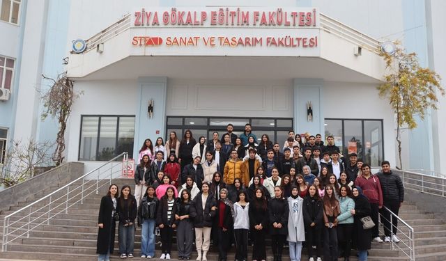 Lise öğrencileri üniversite kampüsünü gezip motive oldular