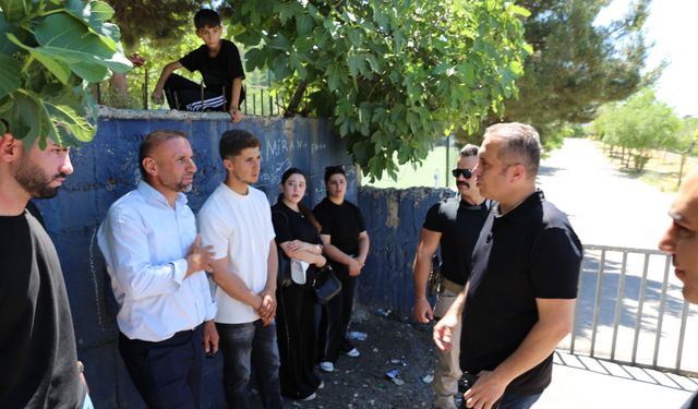 Şırnak'ta polis ekipleri AYT'ye geç kalan 12 öğrenciyi okullara yetiştirdi