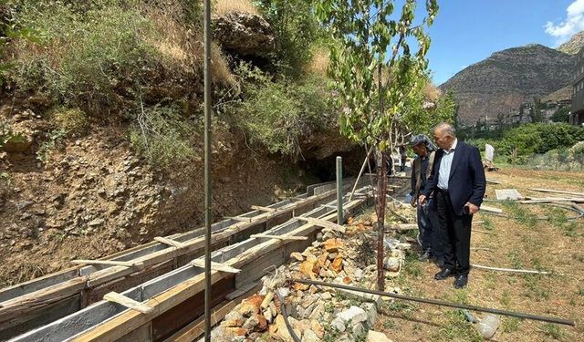 Uludere'de tarımsal sulama kanalı çalışması sürüyor