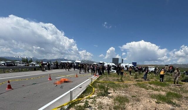 Van'da kaza 4 kişi hayatını kaybetti, 2 kişi yaralandı