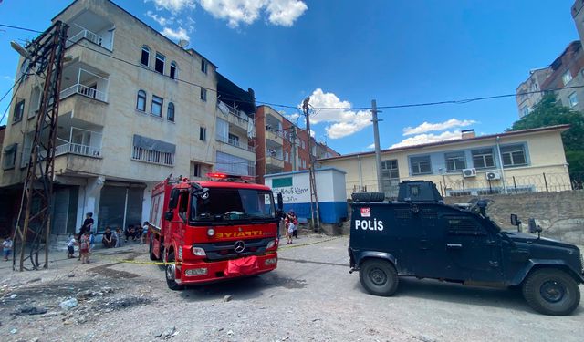 Diyarbakır'da yangın çıkan ev kullanılamaz hale geldi