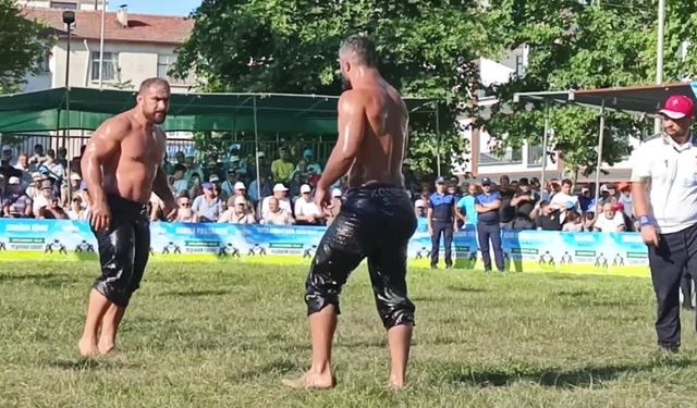 Tarihi Namazgah Güreşleri'nde Altın Kemer Seçkin Duman'ın Oldu