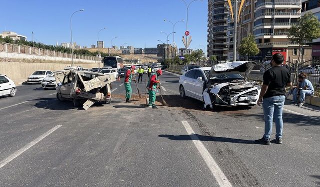4 aracın karıştığı kazada 1 kişi yaralandı