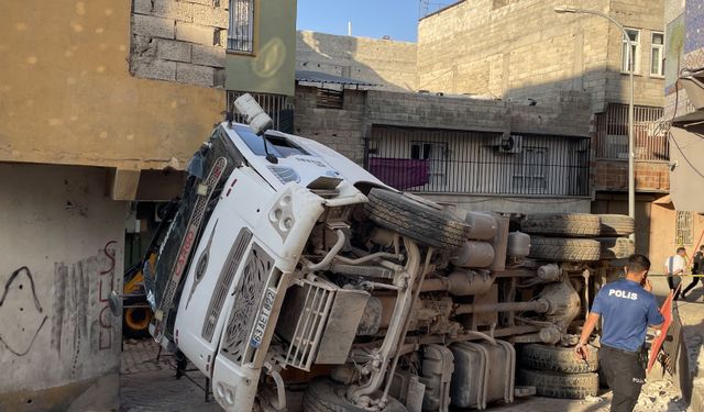 Şanlıurfa'da hafriyat kamyonunun çarptığı 6 yaşındaki çocuk yaşamını yitirdi