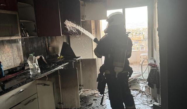 Apartman dairesinde çıkan yangın söndürüldü