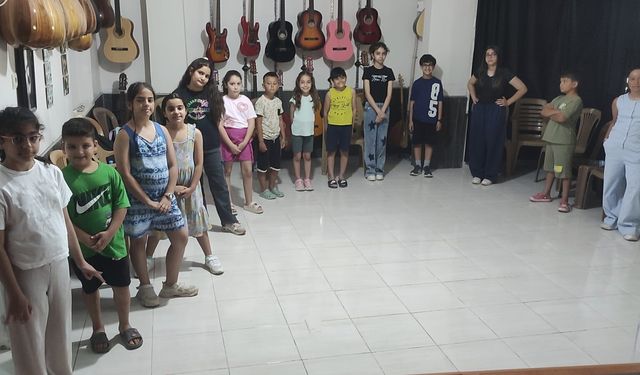 Hatay'da çocuklar tiyatro ile yeniden hayata tutunuyor