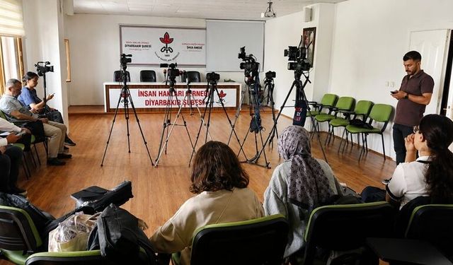 İHD Diyarbakır'ın İzleme Raporu Toplantısına Elektrik Kesintisi Engeli