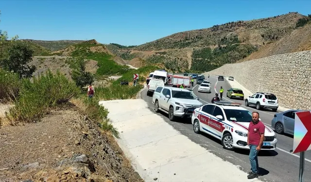 Minivan Uçuruma Yuvarlandı: 5 Kişi Hayatını Kaybetti, 2 Kişi Yaralandı