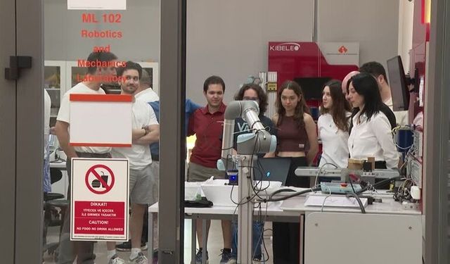 Yapay Zekalı Robot Atıkları Otomatik Ayrıştırıyor