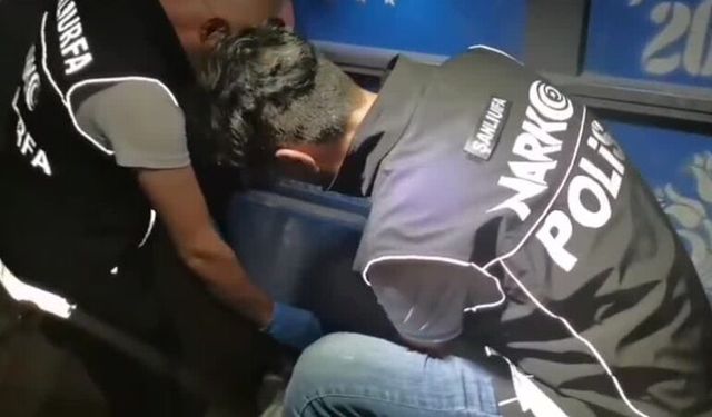 Traktör Römorkuna Gizlenen 25 Kiloluk Uyuşturucu Polis Operasyonuyla Bulundu