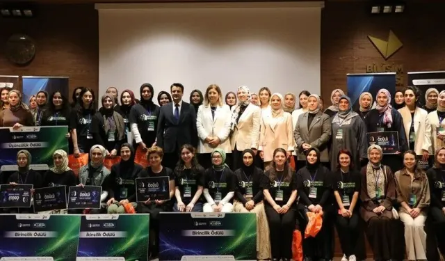 Yapay Zekanın Geleceğine Kadın Eli: 48 Saatte Dev Projeler Üretildi!
