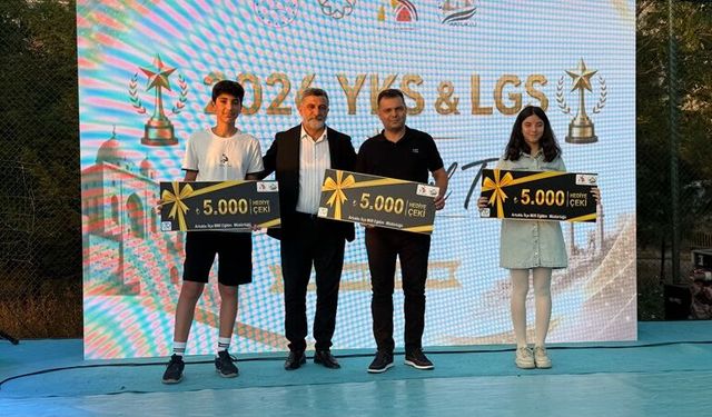 LGS ve YKS sınavlarında başarılı olan öğrenciler ödüllendirildi