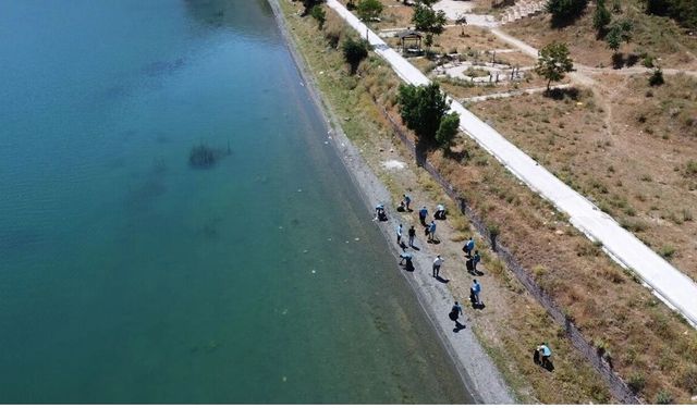 Denetimli Serbestlik Yükümlüleri Hazar Gölü Sahillerini Temizliyor