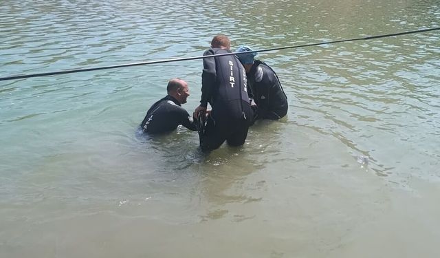 Oğlunu kurtarmak isterken akıntıya kapılan babanın da cansız bedeni bulundu