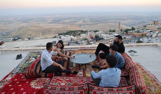 Medeniyetler şehrinin bunaltan sıcaklarında "dam palas" keyfi yaşanıyor