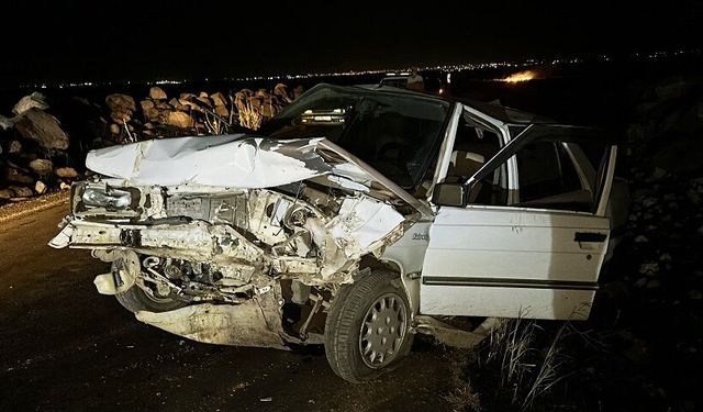 İki otomobilin çarpıştığı kazada 3 kişi yaralandı