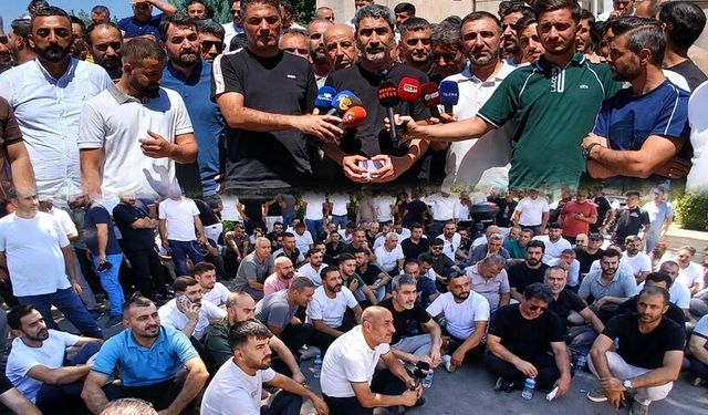 Diyarbakır’da Öğrenci Servisi Esnafı Belediye Önünde Oturma Eylemine Geçti