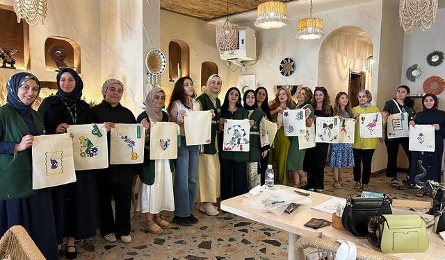 Yeşilay Diyarbakır Şubesi kadınlara yönelik çanta boyama etkinliği düzenledi