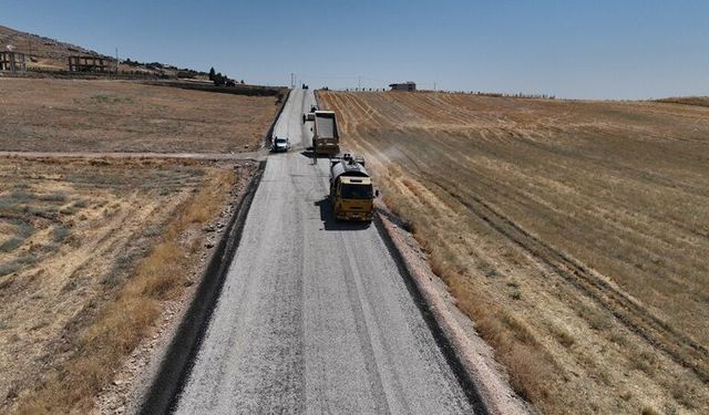 Diyarbakır’ın Kırsalında Yol Seferberliği: Sathi Kaplama Çalışmaları Hızlandı