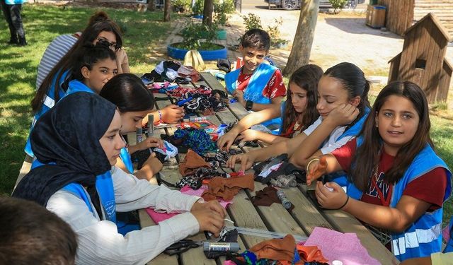 Diyarbakır’da çocuklar atık malzemeleri sanat eserine dönüştürüyor